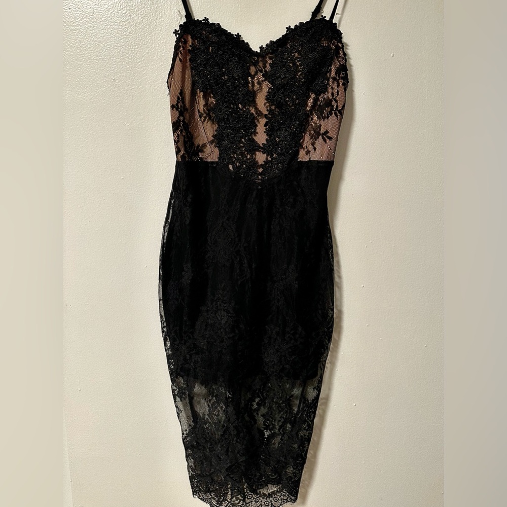 Chic Black Lace Backless Dress